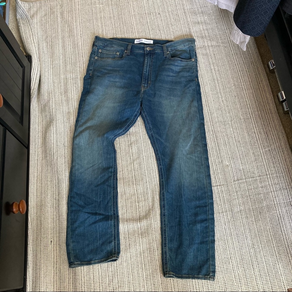 Signature Levi Strauss & Co. Men denim jeans. Size 38/30.